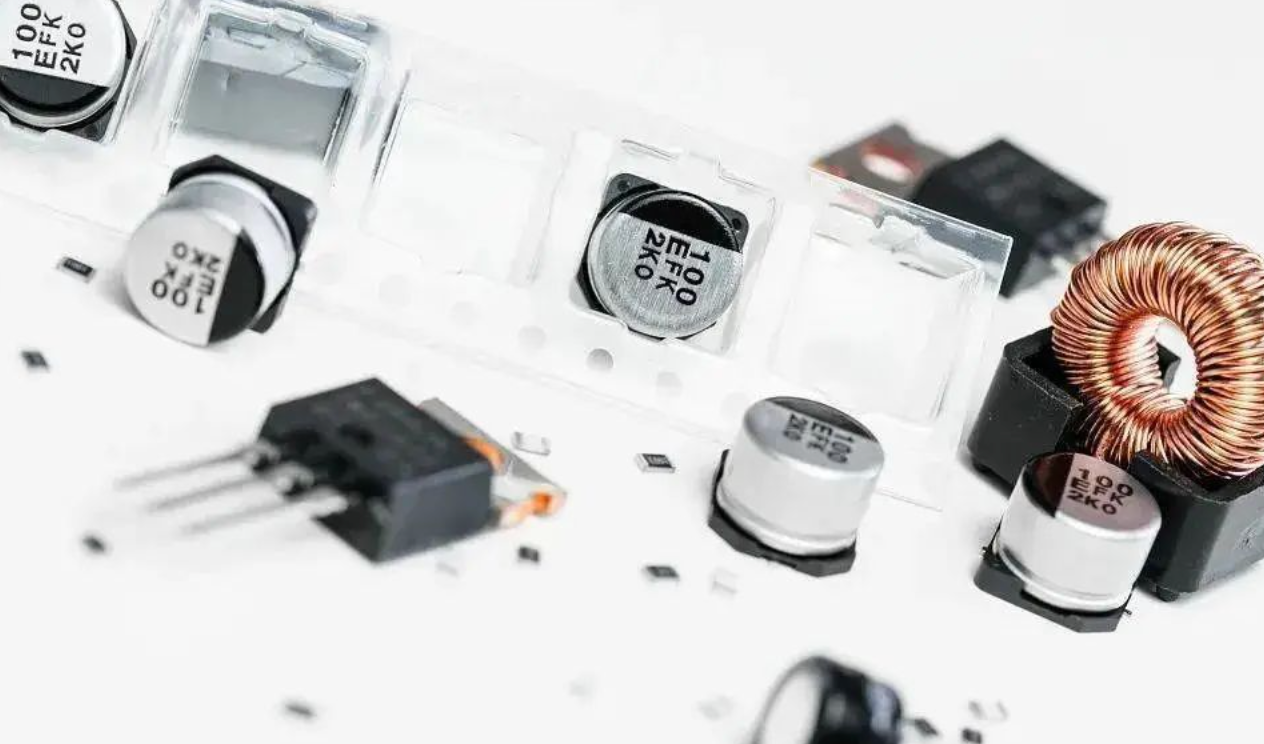 電容的奧秘：作用原理與典型應用場景的終極指南